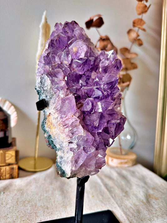 Améthyste naturelle sur trépied - Cabinet de Curiosités, 26 cm