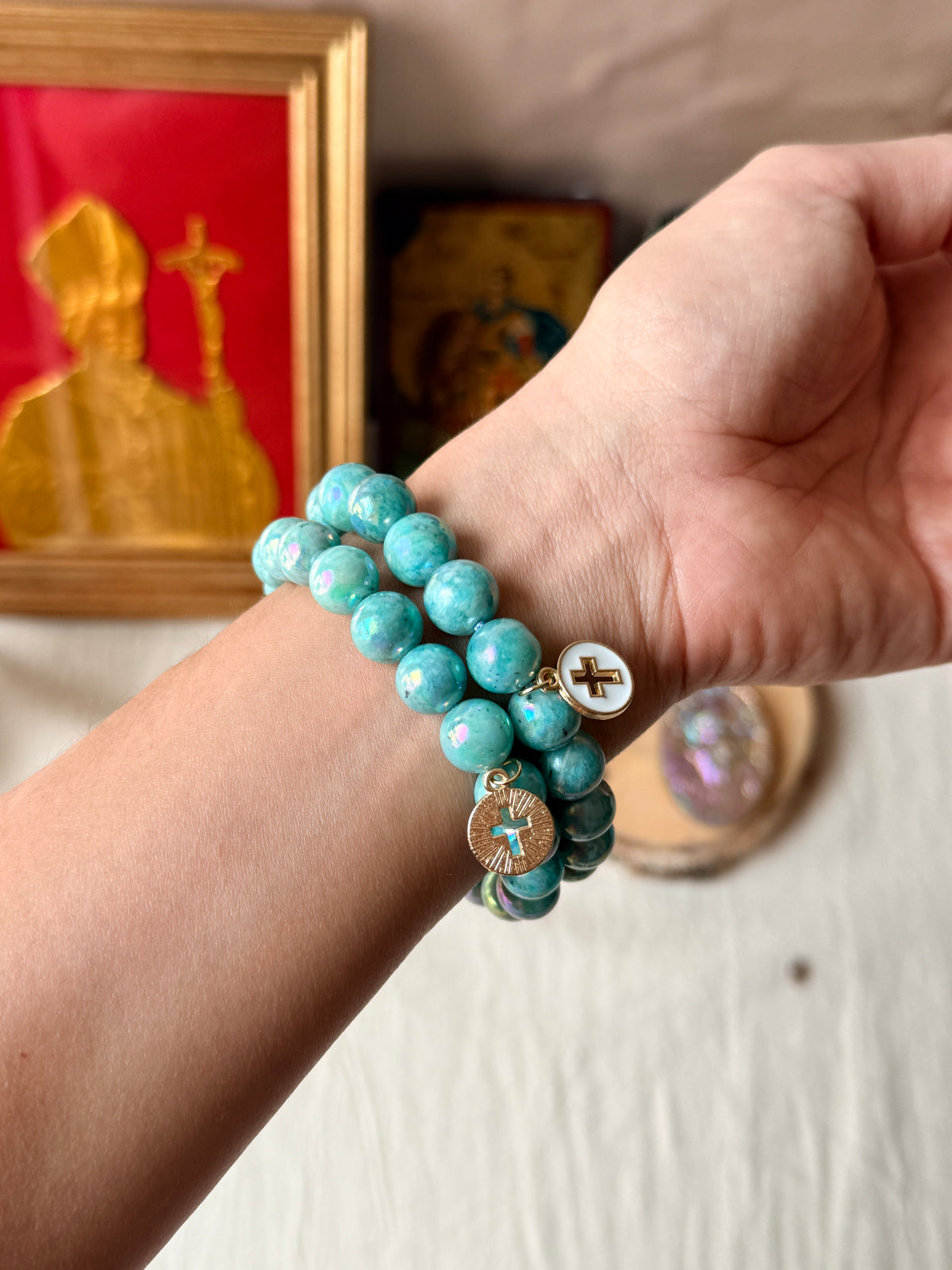 Bracelet en amazonite naturelle irisée avec croix
