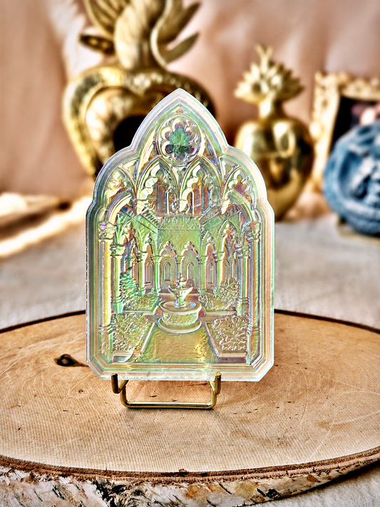 Fenêtre de cloître en Cristal de roche irisé au platine