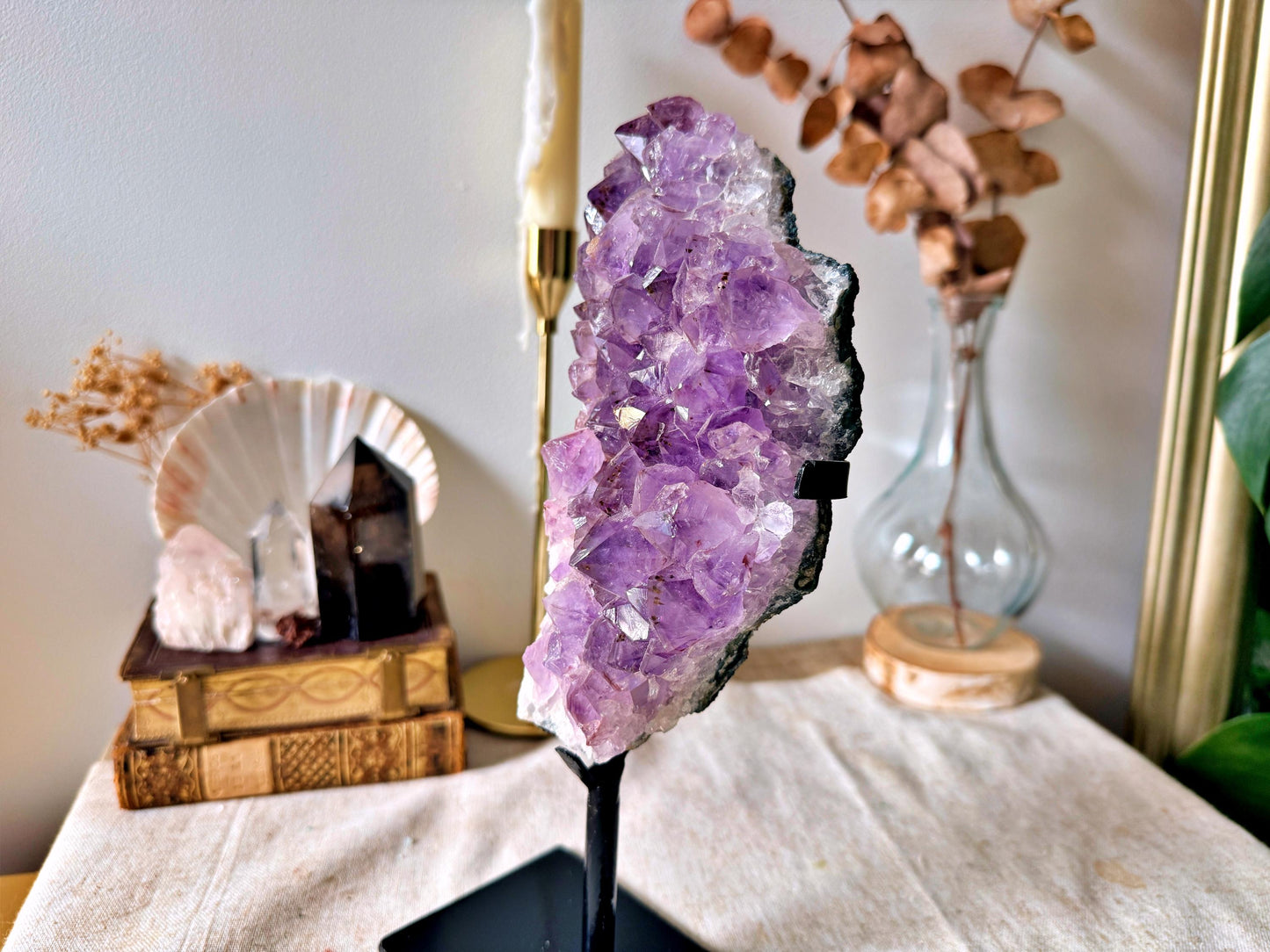 Améthyste naturelle sur trépied - Cabinet de Curiosités, 26 cm