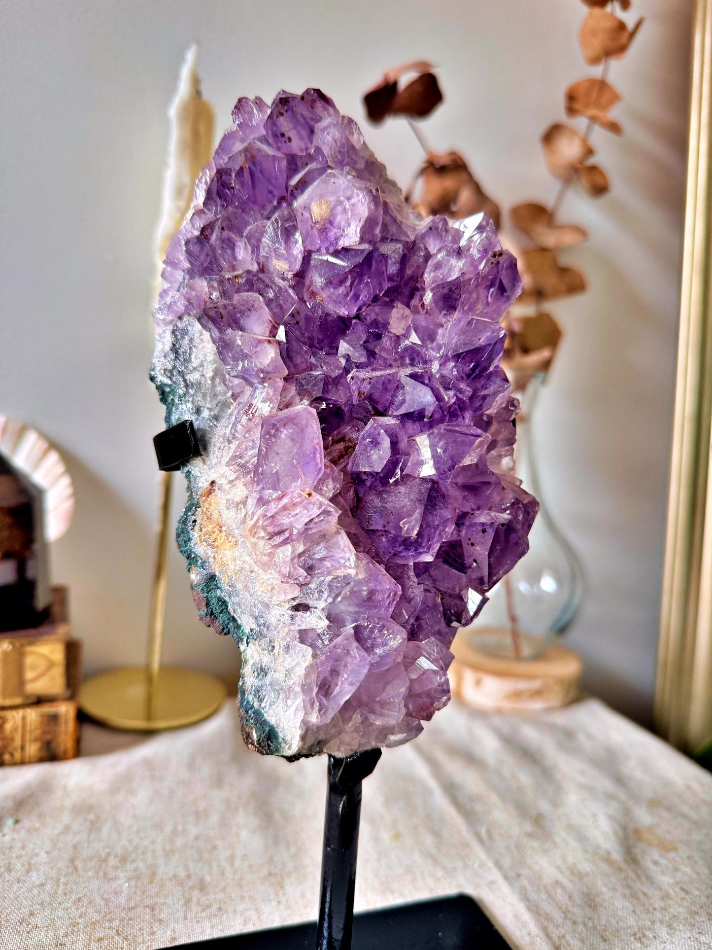 Améthyste naturelle sur trépied - Cabinet de Curiosités, 26 cm