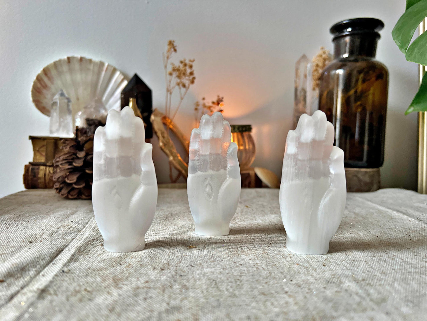 Main ex-voto en sélénite