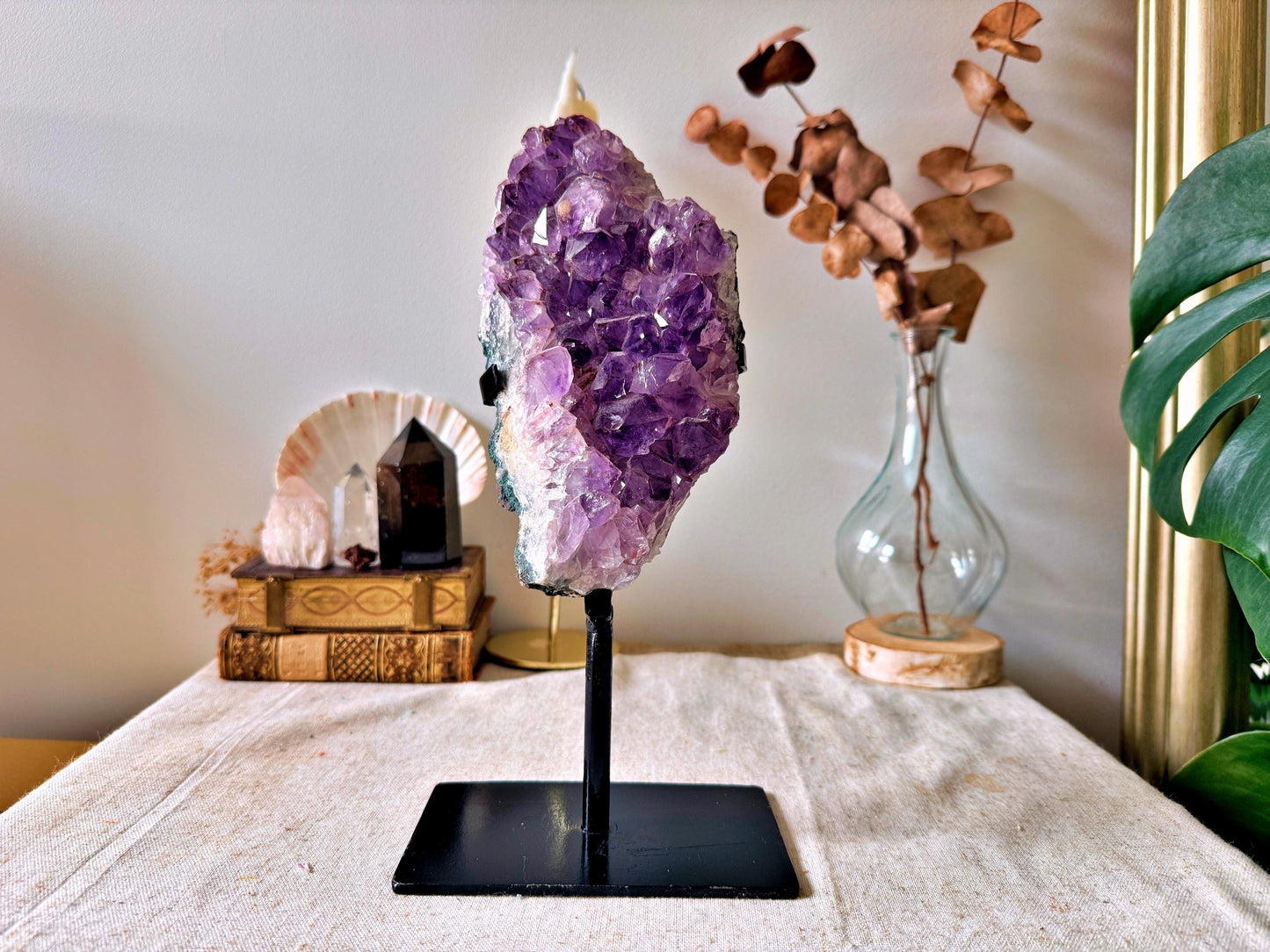 Améthyste naturelle sur trépied - Cabinet de Curiosités, 26 cm