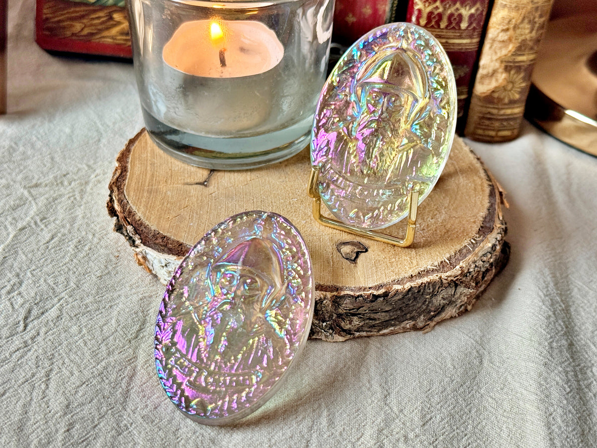Saint Charbel – Médaillon en quartz fumé naturel, irisé à l'argent et au platine | 6 cm
