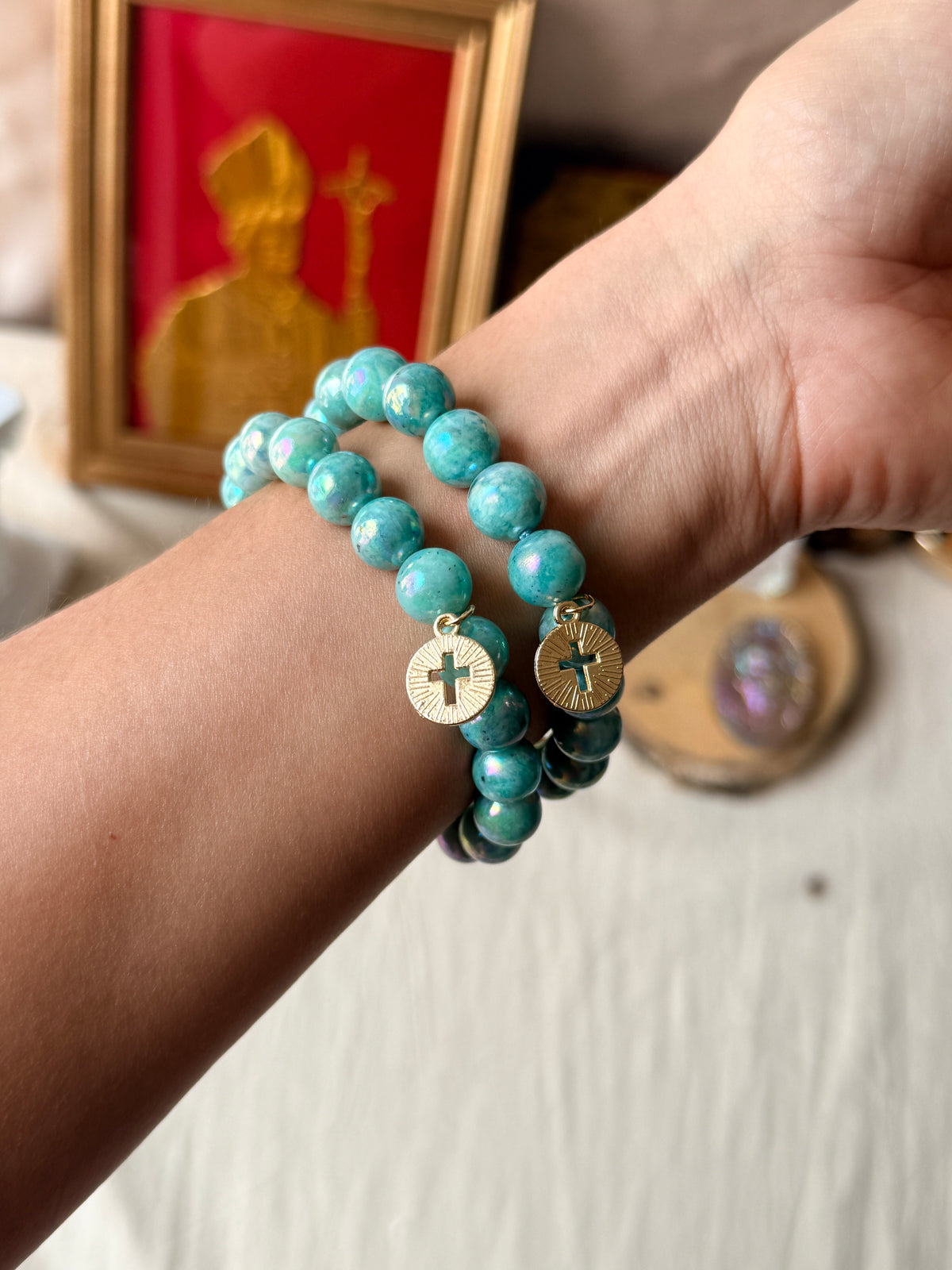Bracelet en amazonite naturelle irisée avec croix