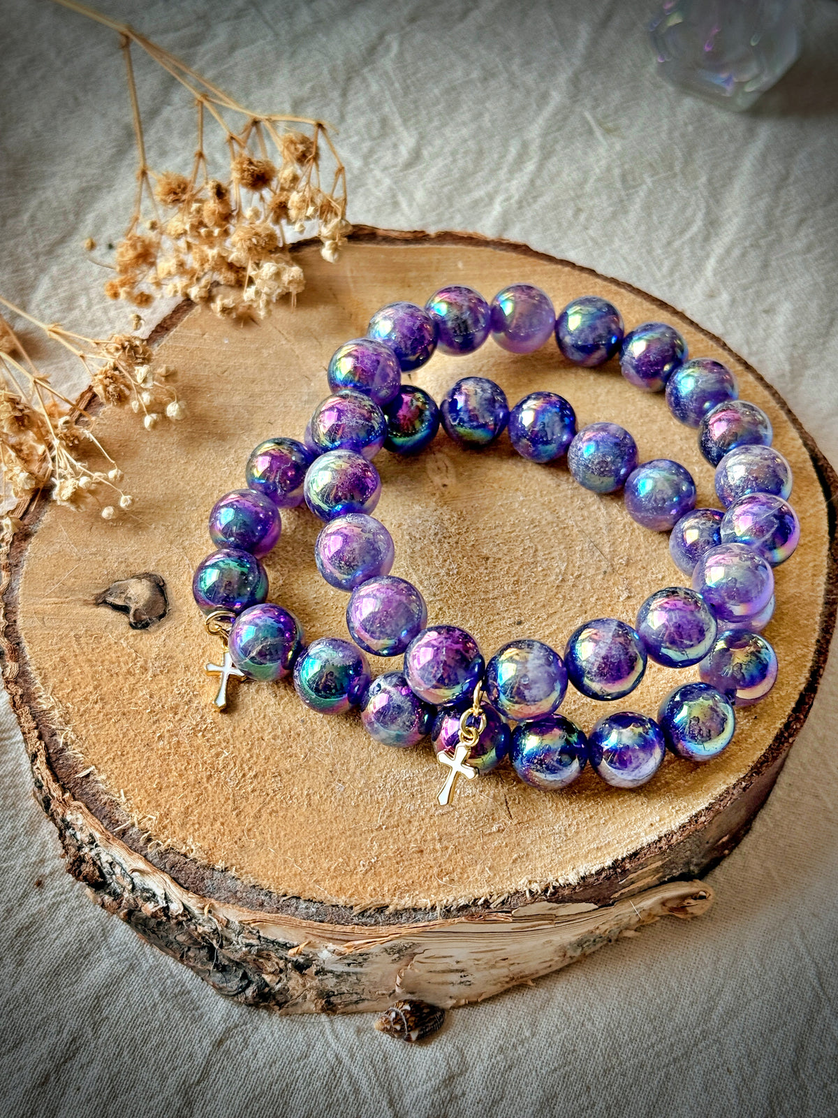 Bracelet en améthyste chevron irisée et croix gothique