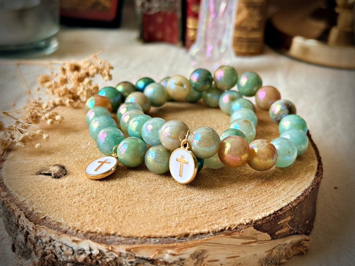 Bracelet en calcite des Caraïbes irisée et croix chrétienne