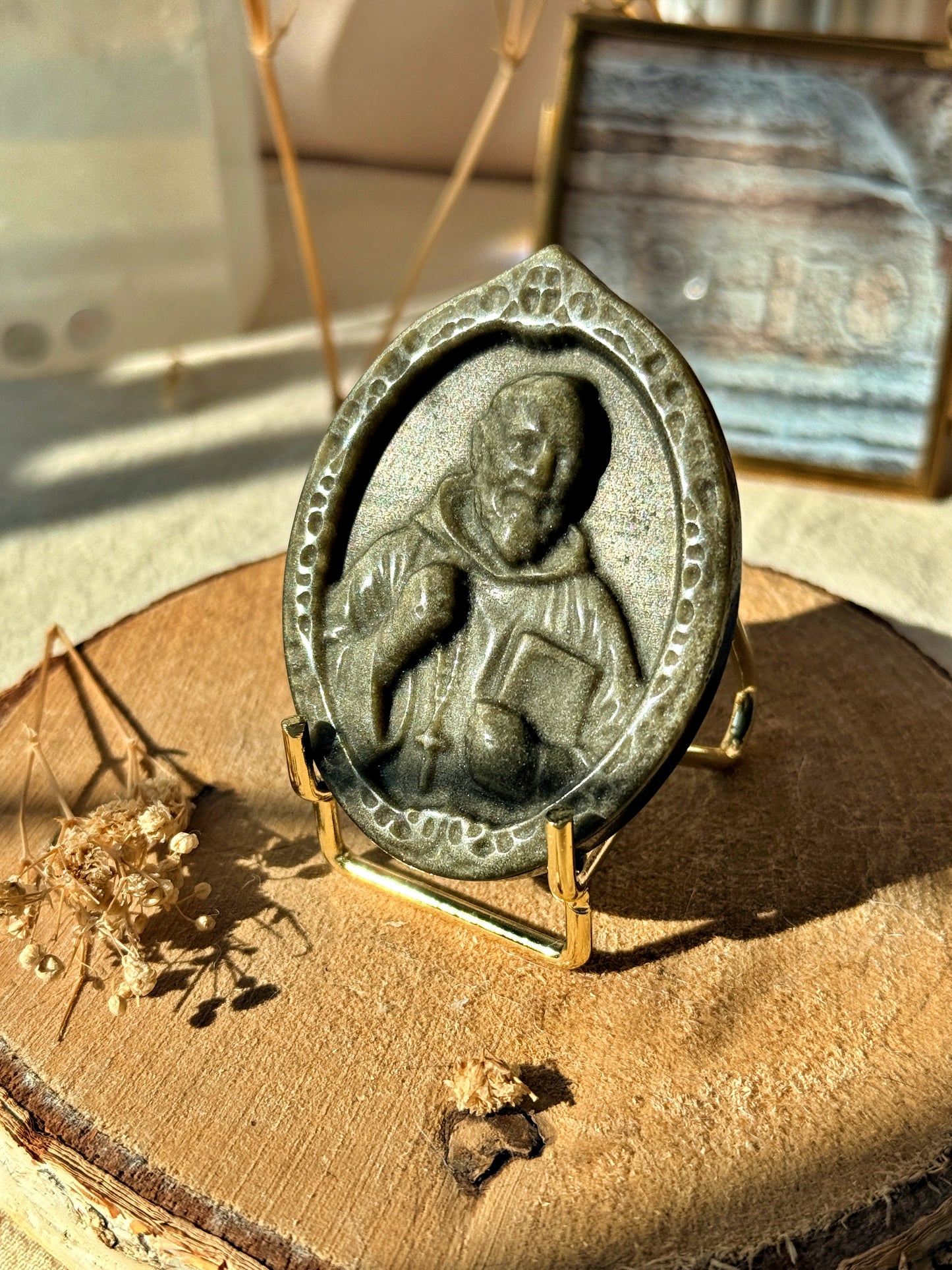 Padre Pio - Icône taillée dans de l'Obsidienne Dorée