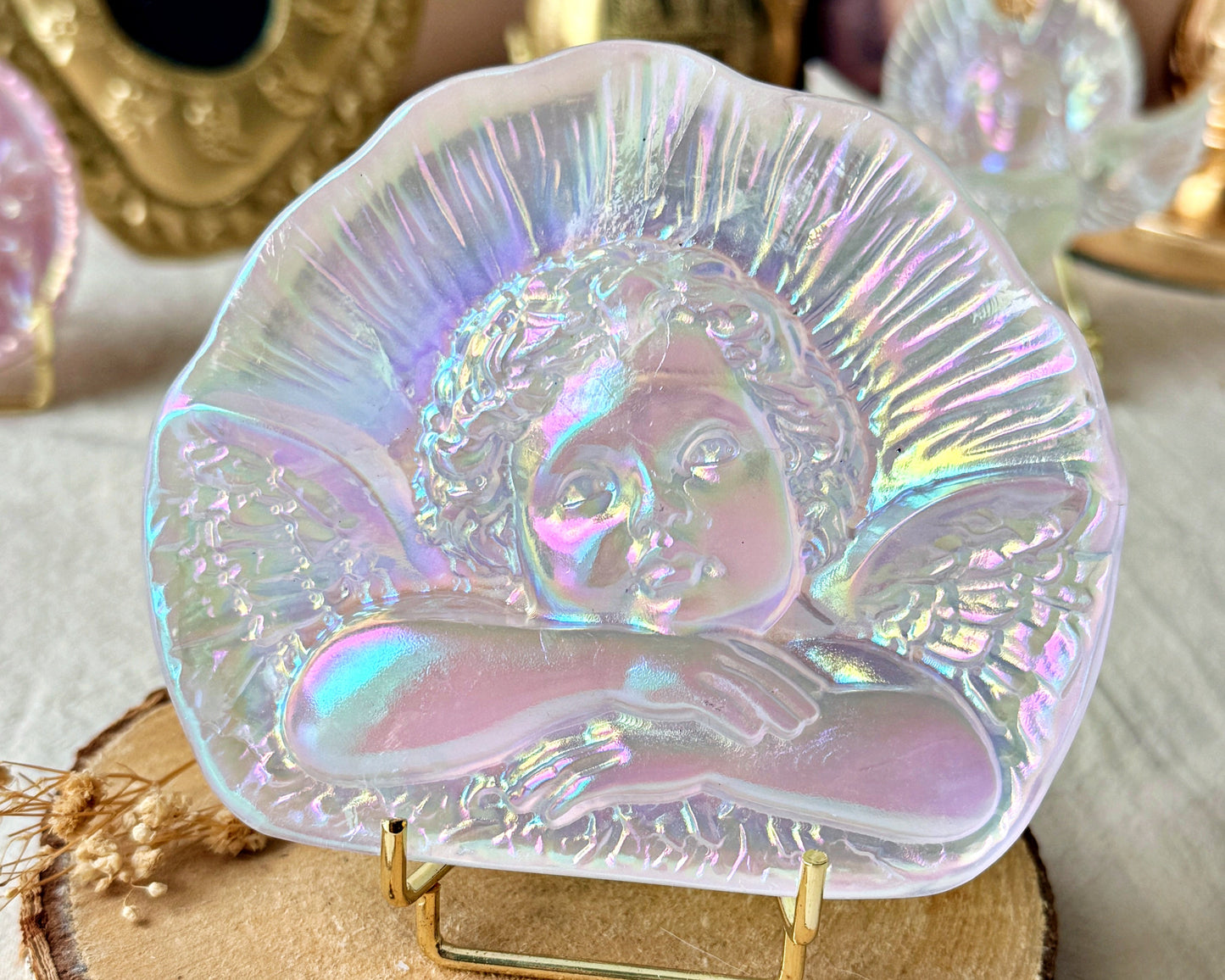 L’Ange Songeur de Raphaël dans sa coquille en Cristal de Roche
