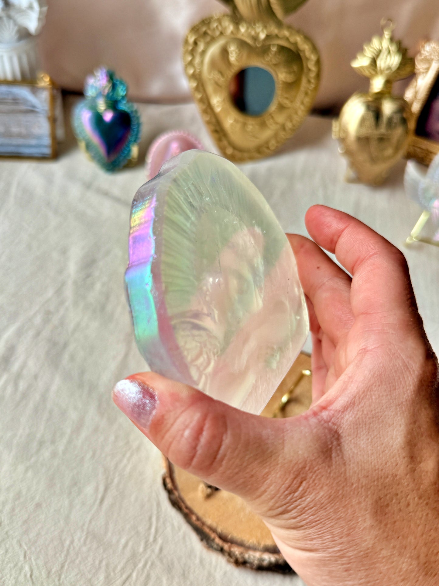 L’Ange Songeur de Raphaël dans sa coquille en Cristal de Roche
