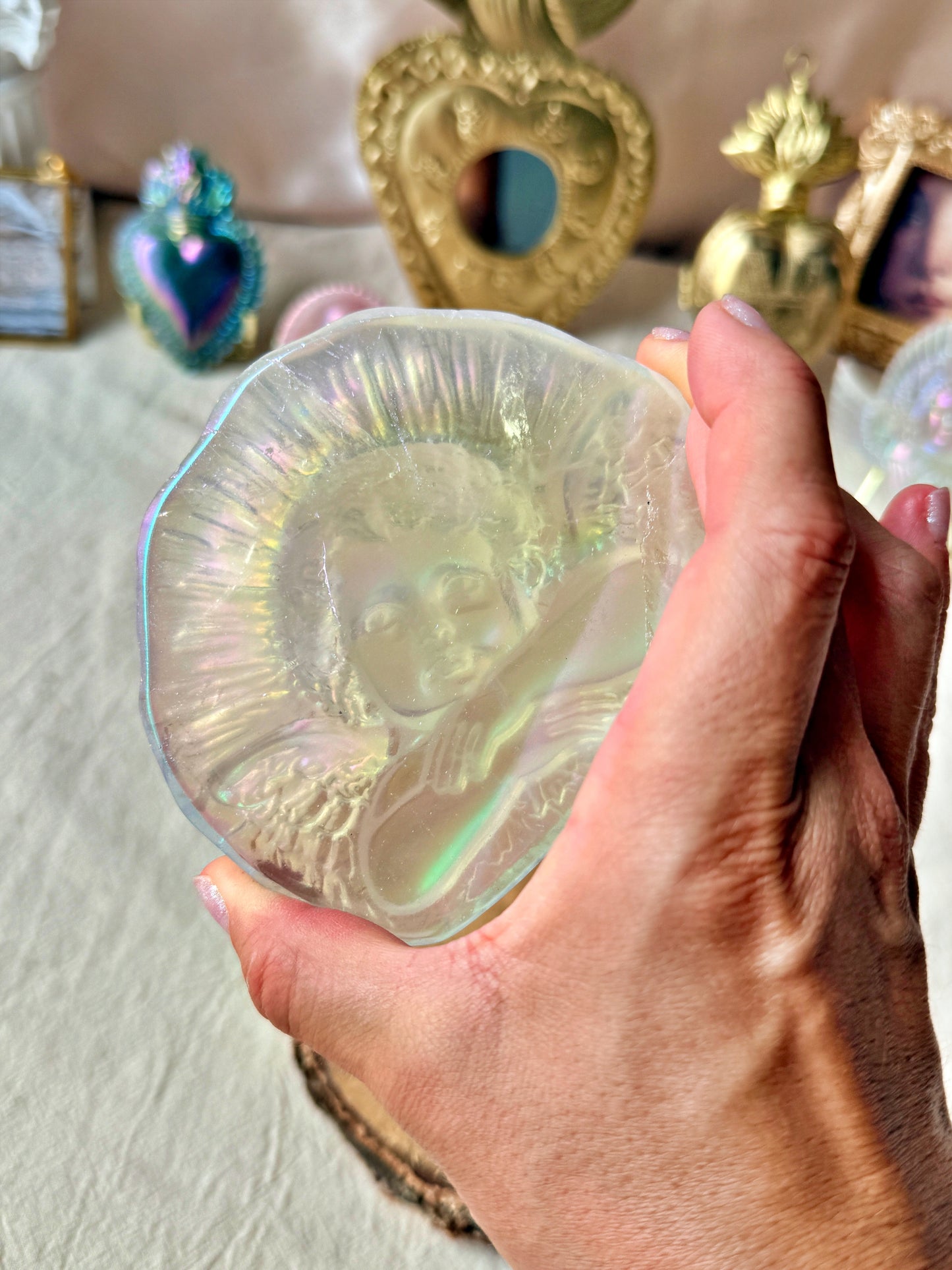 L’Ange Songeur de Raphaël dans sa coquille en Cristal de Roche