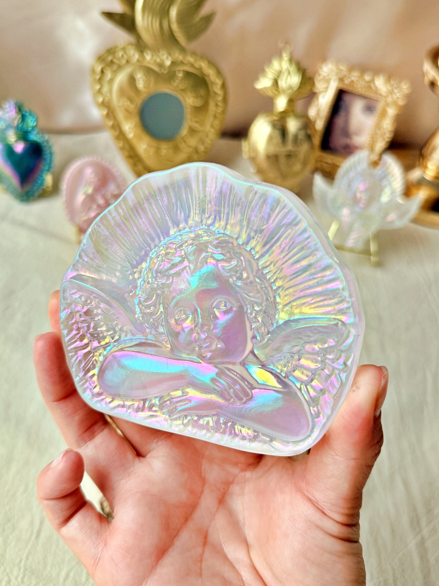 L’Ange Songeur de Raphaël dans sa coquille en Cristal de Roche