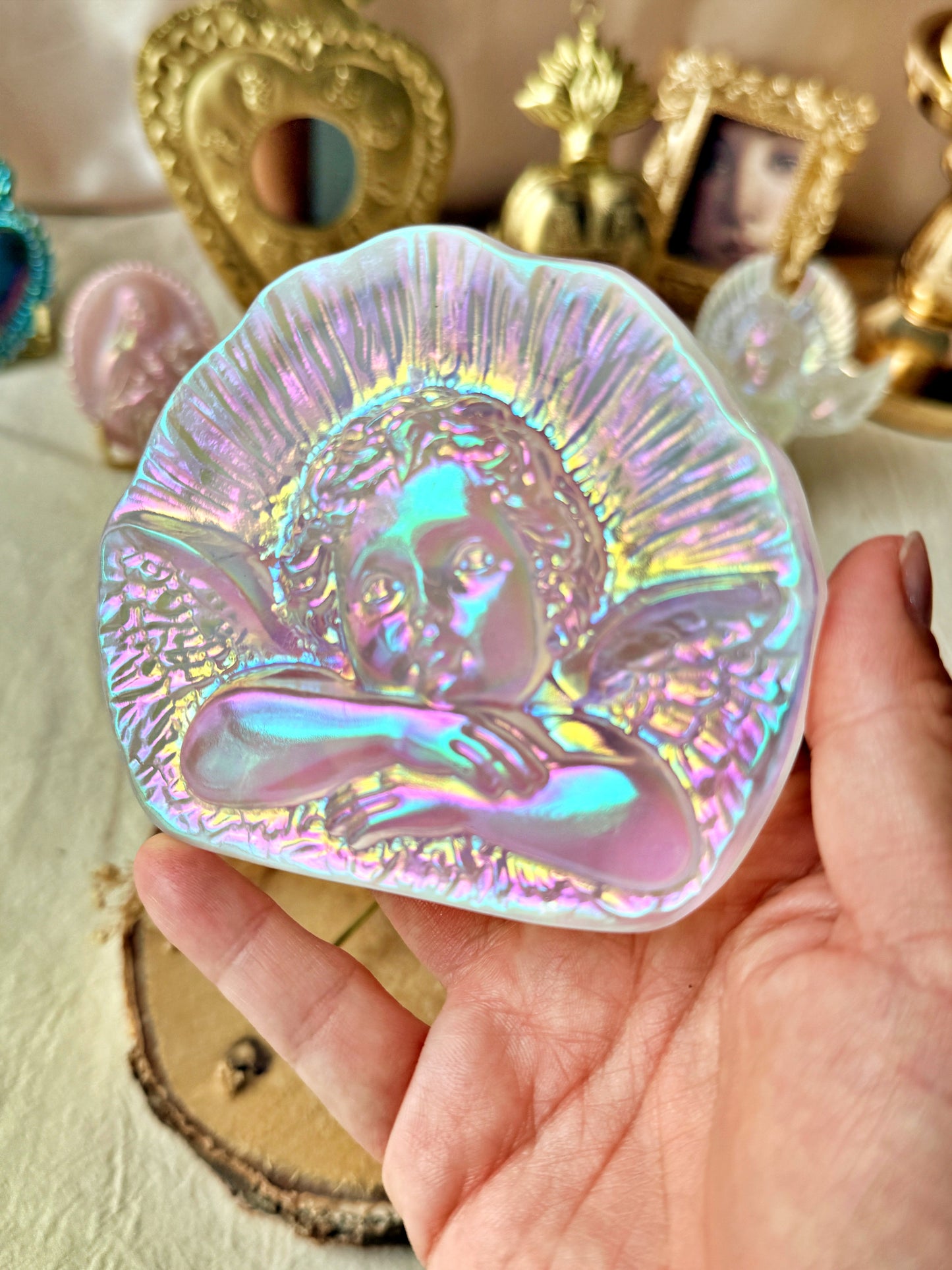 L’Ange Songeur de Raphaël dans sa coquille en Cristal de Roche