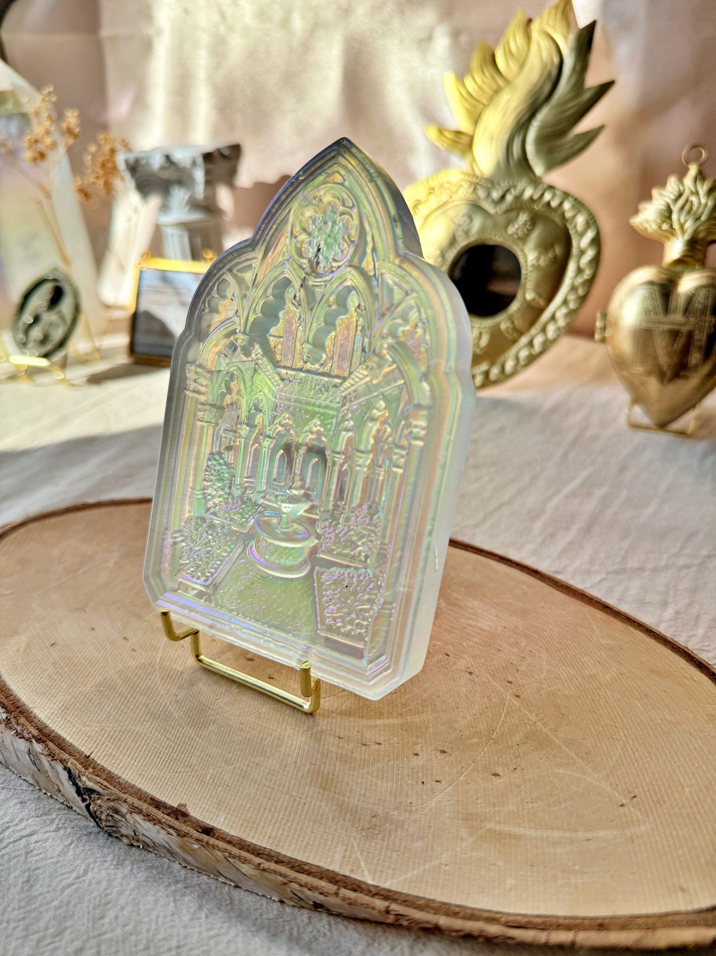 Fenêtre de cloître en Cristal de roche irisé au platine