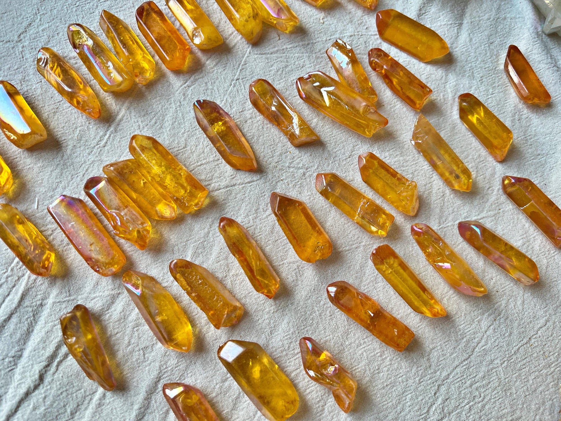 Pointes Brutes de Cristal de Roche Aura Fruité
