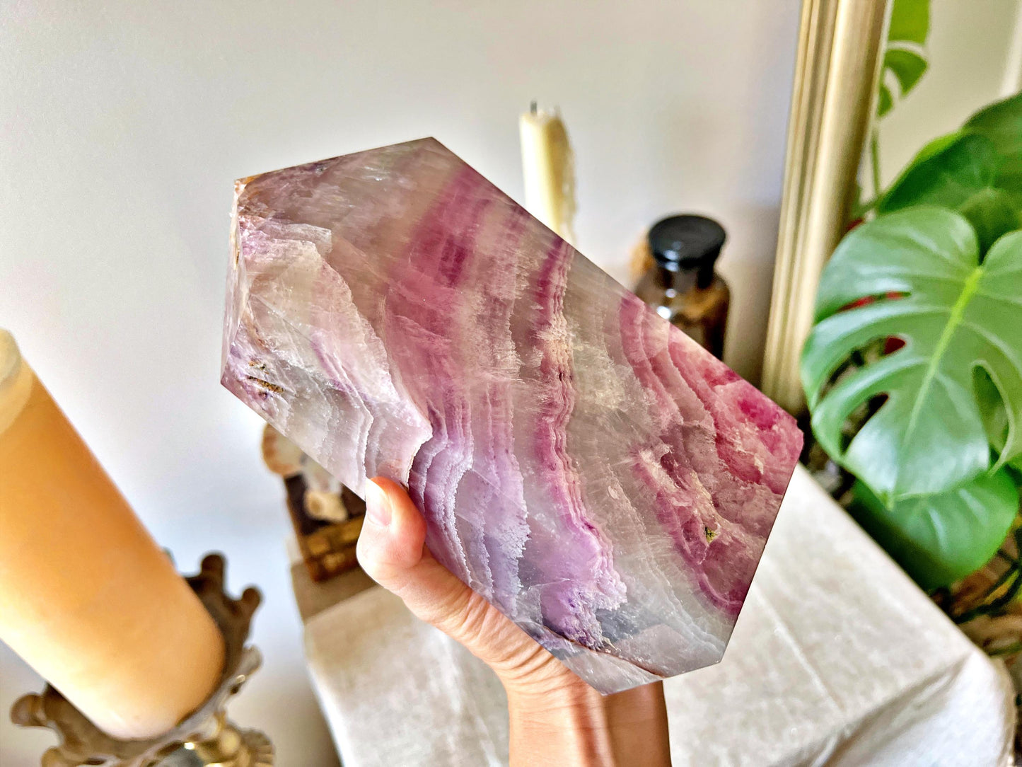 Massive Pointe de Fluorite Multicolore – Tranches Concentriques Apparentes
