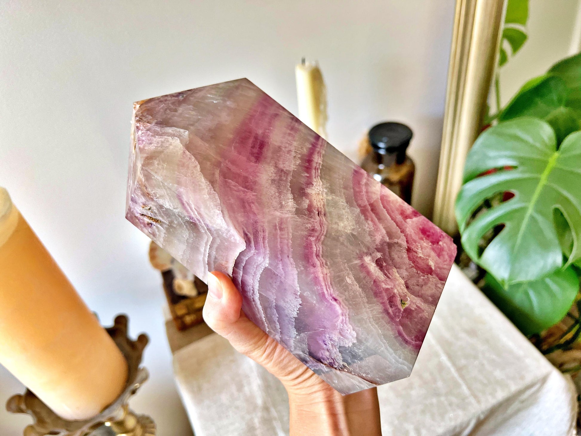Massive Pointe de Fluorite Multicolore – Tranches Concentriques Apparentes