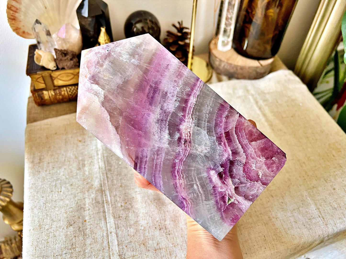 Massive Pointe de Fluorite Multicolore – Tranches Concentriques Apparentes