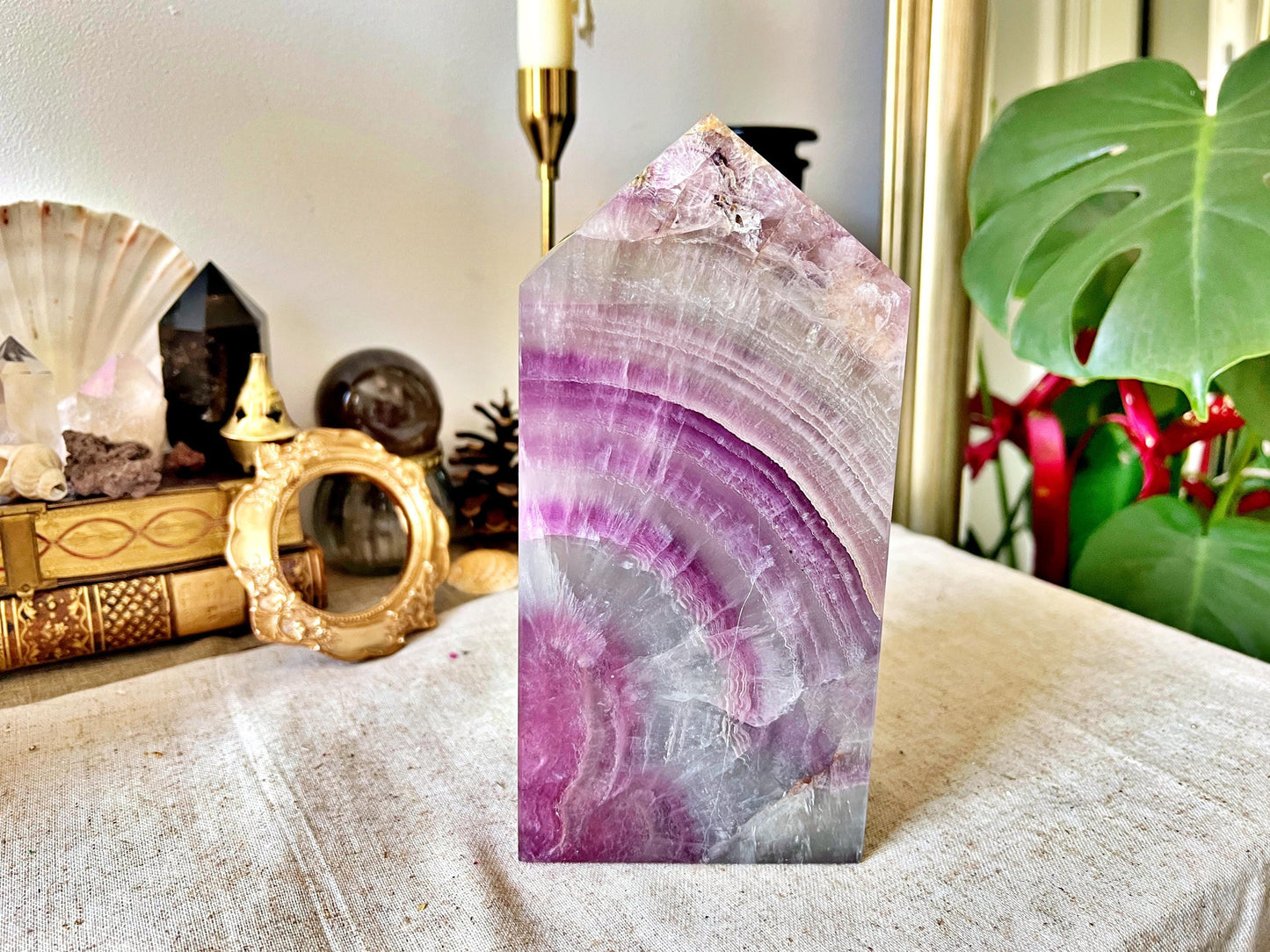 Massive Pointe de Fluorite Multicolore – Tranches Concentriques Apparentes