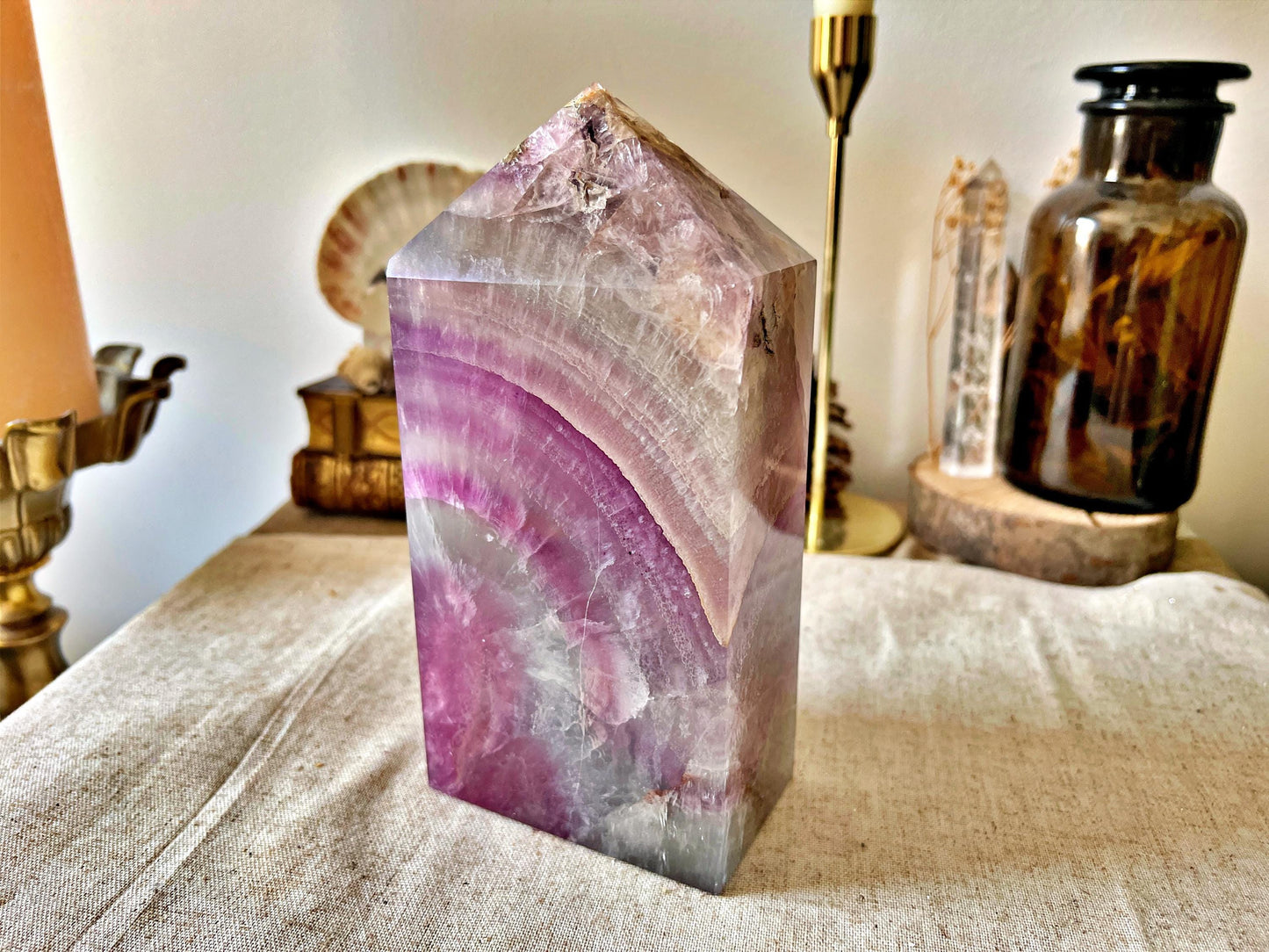 Massive Pointe de Fluorite Multicolore – Tranches Concentriques Apparentes