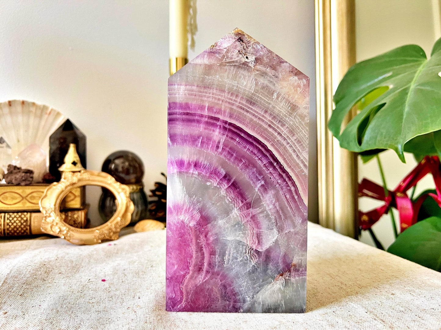 Massive Pointe de Fluorite Multicolore – Tranches Concentriques Apparentes