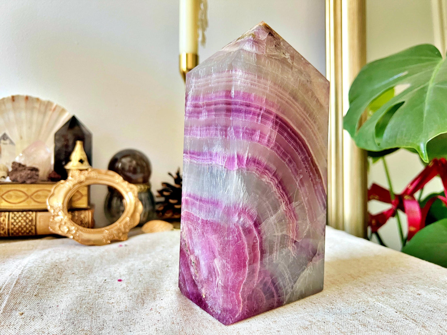 Massive Pointe de Fluorite Multicolore – Tranches Concentriques Apparentes
