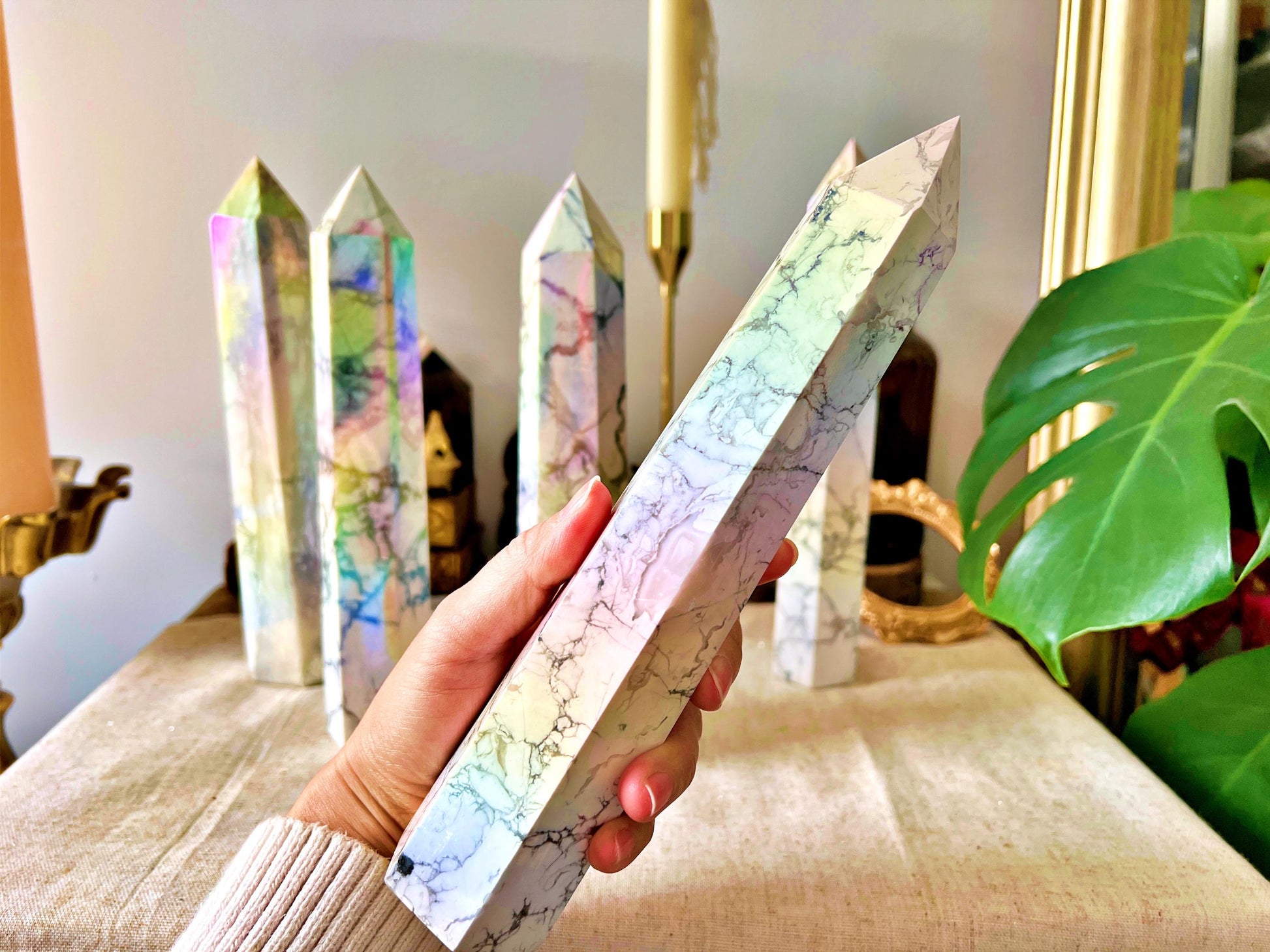 Massive Pointe d’Howlite Aura – 23 à 25 cm