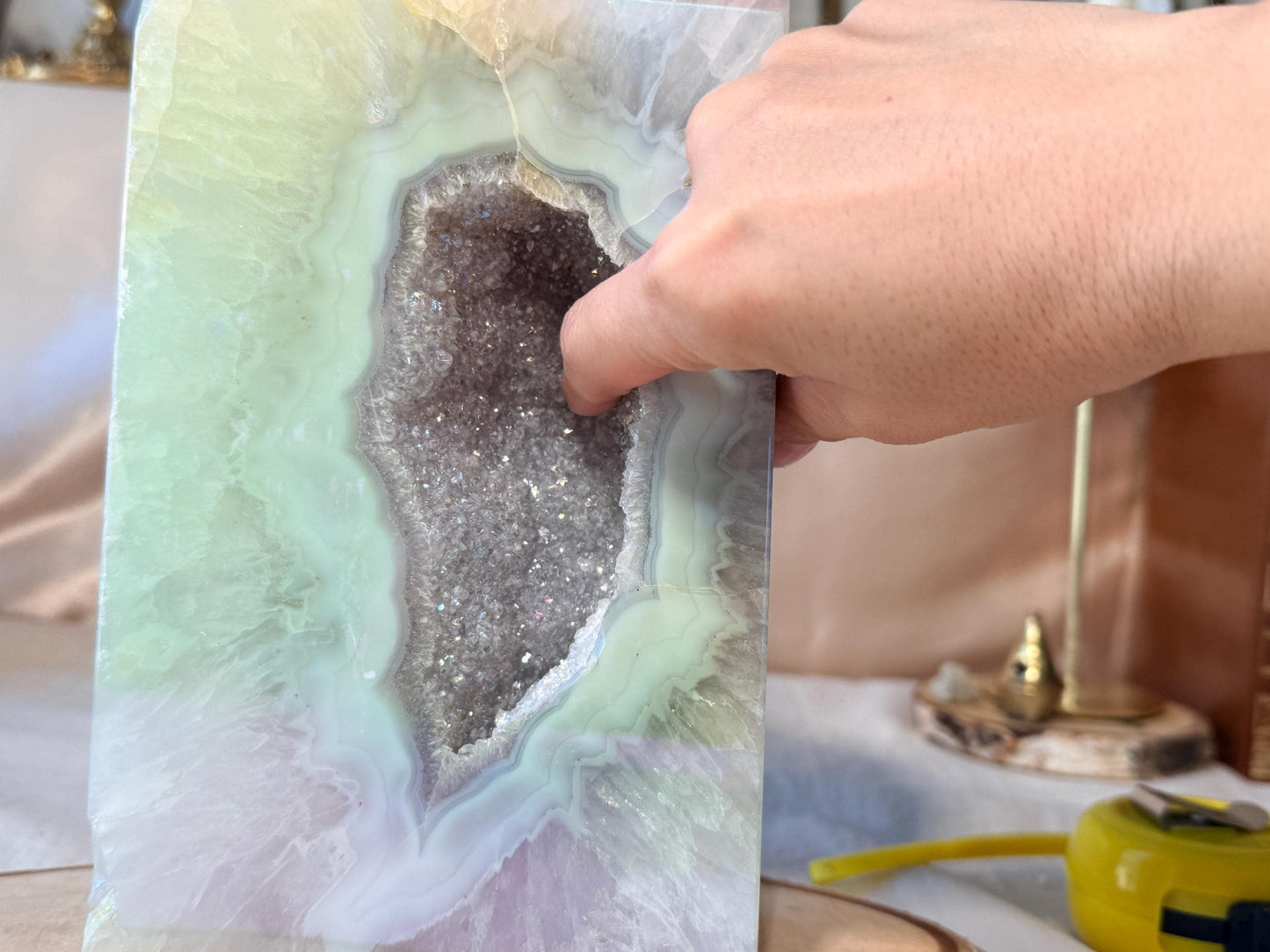 Grande Pointe d'Agate Blanche Aura à Double Cavité (4,353kg – 27 cm)