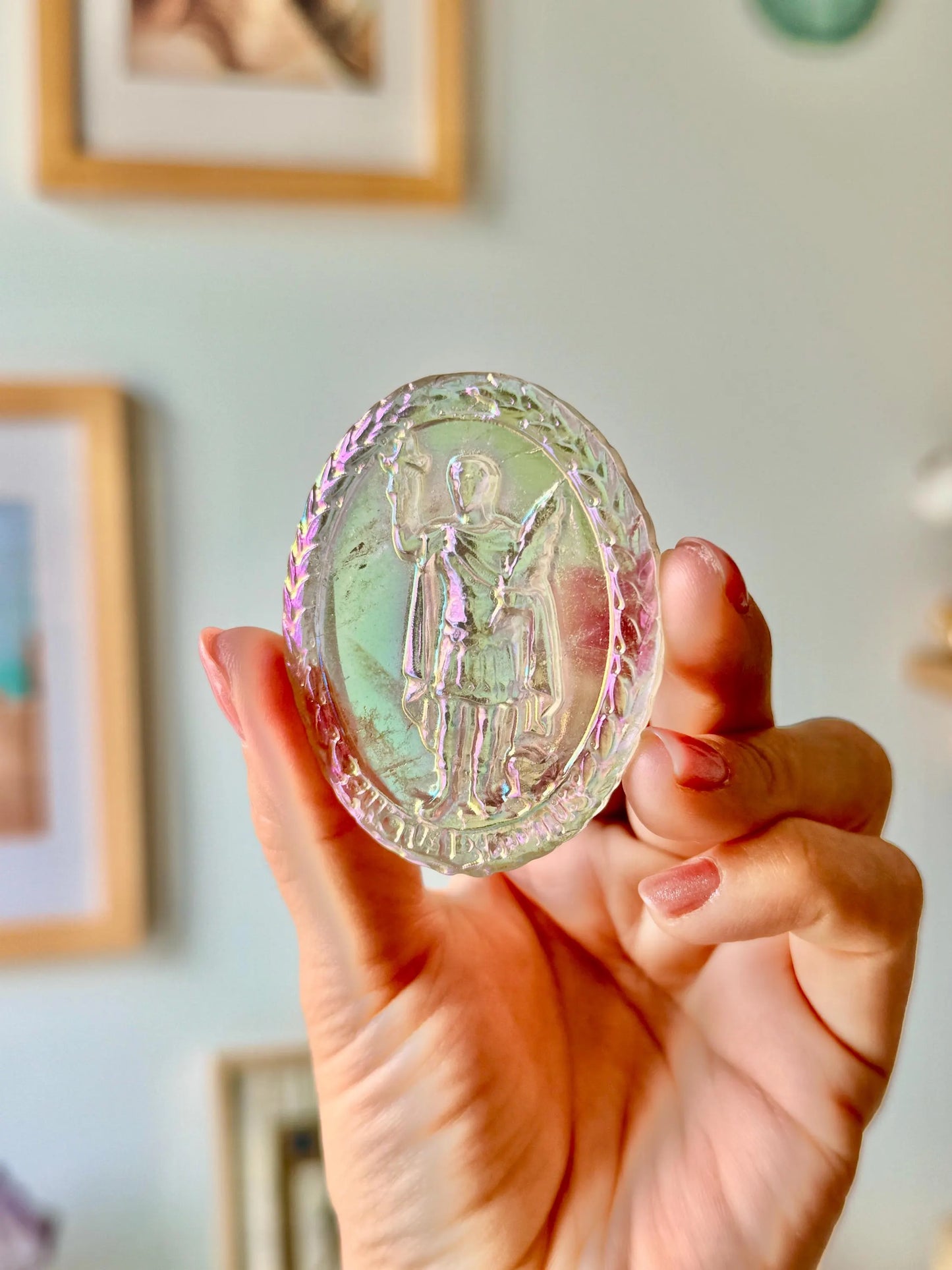 Médaillon de Saint Expédit en Quartz Fumé Aura