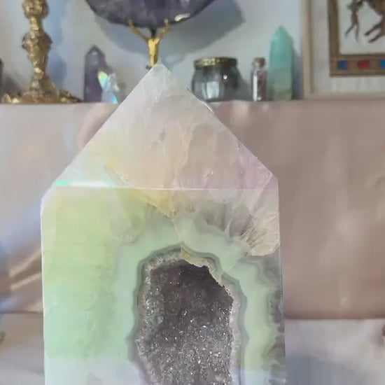 Grande Pointe d'Agate Blanche Aura à Double Cavité (4,353kg – 27 cm)