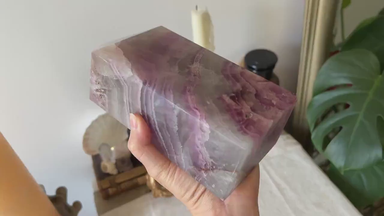 Massive Pointe de Fluorite Multicolore – Tranches Concentriques Apparentes